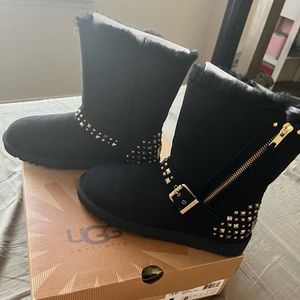 Woman UGG Blaise studs.